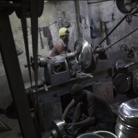 Dječji rad u tvornici aluminijskog posuđa u Bangladešu