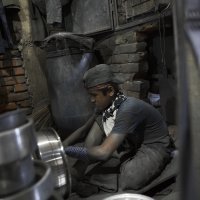 Dječji rad u tvornici aluminijskog posuđa u Bangladešu