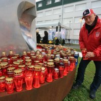 Sudionici Kolone sjećanja okupljaju se ispred vukovarske bolnice