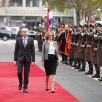 Damir Krstičević s makedonskom kolegicom Radmilom Šekerinskom Jankovskom