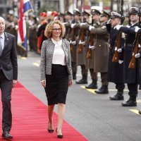 Damir Krstičević s makedonskom kolegicom Radmilom Šekerinskom Jankovskom