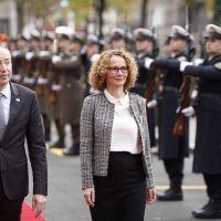 Damir Krstičević s makedonskom kolegicom Radmilom Šekerinskom Jankovskom