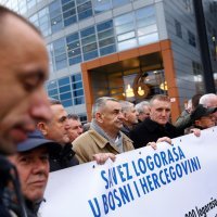 Žrtve zločina Ratka Mladića ispred sudnice u Haagu