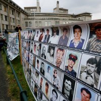 Žrtve zločina Ratka Mladića ispred sudnice u Haagu