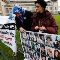 Žrtve zločina Ratka Mladića ispred sudnice u Haagu