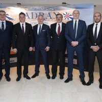 Uprava Jadrana s prijateljima iz saveza Mladen Drnasin, Mislav Bezmalinović, Albert Pavlović, gradonačelnik Splita Andro Krstulović, Ratko Rudić, Adrian Ježina, Ivica Tučak i Perica Bukić