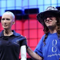 Robot Sophia i Ben Goertzel (Hanson Robotics & SingularityNET)