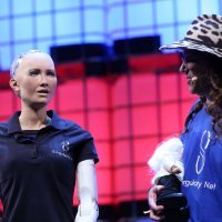 Robot Sophia i Ben Goertzel (Hanson Robotics & SingularityNET)
