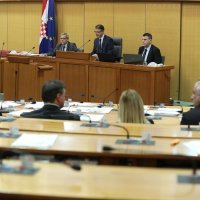 Zastupnici SDP-a i GLAS-a bojkotirali početak sjednice i minutu šutnje za žrtve rata