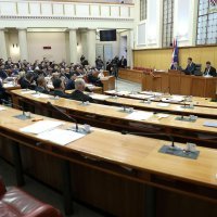 Zastupnici SDP-a i GLAS-a bojkotirali početak sjednice i minutu šutnje za žrtve rata