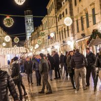Gradonačelnik Franković upalio prvu adventsku svijeću i otvorio Zimski festival u Dubrovniku