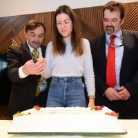 Dvomilijuntna putnica Croatia Airlinesa Nensi Kranjčević i  Boris Kolka direktor prodaje i marketinga Croatia Airlines (1)