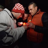 Bivši pripadnici HVO-a u Kninu pale svijeće za generala Praljka