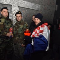 Bivši pripadnici HVO-a u Kninu pale svijeće za generala Praljka