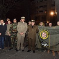 Bivši pripadnici HVO-a u Kninu pale svijeće za generala Praljka