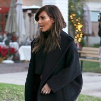 Slavne ljepotice u crnim dolčevitama