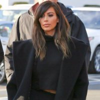 Slavne ljepotice u crnim dolčevitama