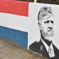 Mural generalu Slobodanu Praljku na ulazu u Bilice kod Šibenika