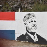 Mural generalu Slobodanu Praljku na ulazu u Bilice kod Šibenika