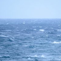 Olujno jugo razbija valove podno dubrovačkih zidina