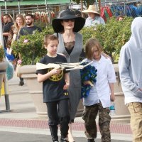 Angelina Jolie s kćeri Shiloh i blizancima Knox i Vivienne