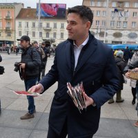 Davor Bernardić u Zagrebu je građanima dijelio sjeme pšenice