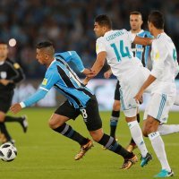 Real Madrid (Casemiro) - Gremio (Lucas Barrios)