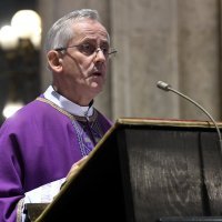 Izviđači u društvu Gordana Jandrokovića donijeli Betlehemsko svjetlo mira u katedralu