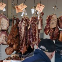 Ponuda suhog mesa na šibenskoj tržnici