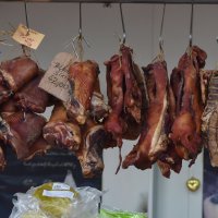 Ponuda suhog mesa na šibenskoj tržnici