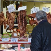 Ponuda suhog mesa na šibenskoj tržnici