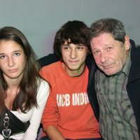 Sa sestrom Anom i ocem Ivicom 2008., na premijeri 'Pijanog procesa'