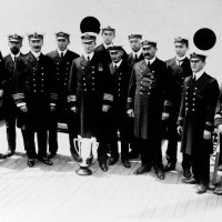 Kapetan A.H. Rostron s časnicima s Carpathije