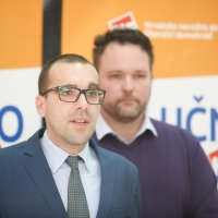 HNS-ova konferencija za novinare na kojem su obznanili prelazak članova ARS-a