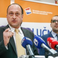 HNS-ova konferencija za novinare na kojem su obznanili prelazak članova ARS-a