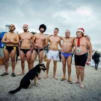 Tradicionalno novogodišnje kupanje na plaži Banj