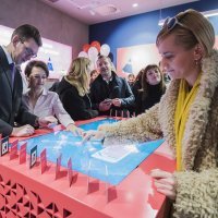 Addiko Bank Express poslovnica, interaktivni stol