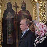 Polnoćka u crkvi u Sankt Peterburgu