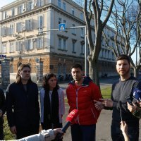 Živi zid je održao konferenciju za medije ispred glavnog ulaza u brodogradilište Uljanik