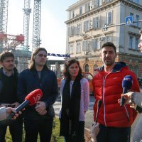 Živi zid je održao konferenciju za medije ispred glavnog ulaza u brodogradilište Uljanik