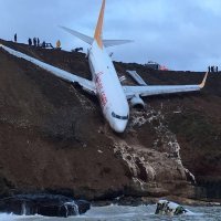 Avion skliznuo s piste u provaliju