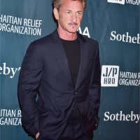The First, glumi Sean Penn