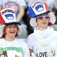 Crna Gora - Slovenija - slovenske navijačice