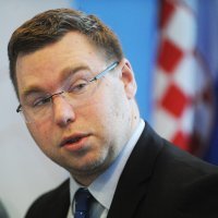 Ministar Marko Pavić na potpisivanju ugovora o dodjeli bespovratnih sredstava za upravljanje službenom dokumentacijom RH