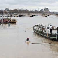 Nabujala Seine prijeti Parizu