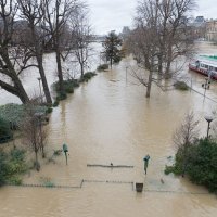 Nabujala Seine prijeti Parizu