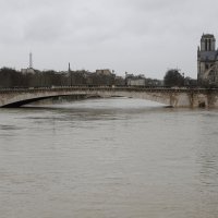 Nabujala Seine prijeti Parizu