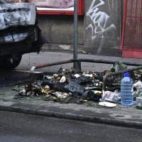 Zapaljeni automobili i kontejneri