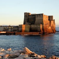 Kaštel dell'Ovo, Napulj