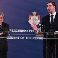 Aleksandar Vučić i Johannes Hahn